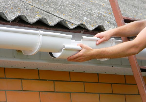 Gutter Hanging in Kinston